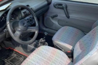 Pretensionneur de ceinture avant gauche OPEL CORSA B