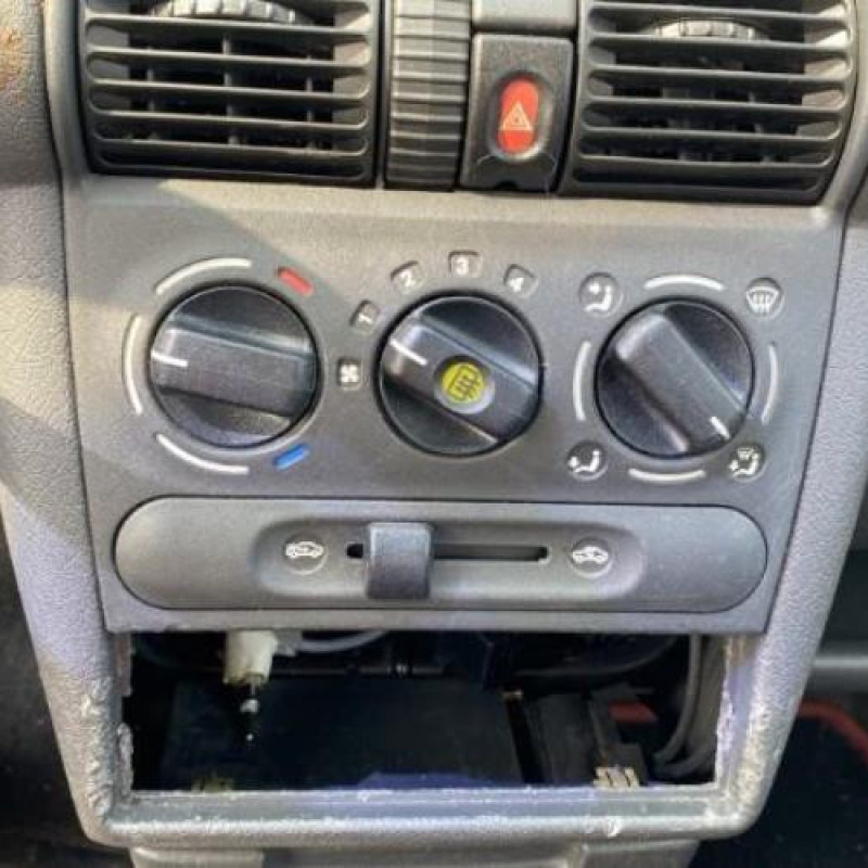 Pretensionneur de ceinture avant gauche OPEL CORSA B Photo n°11