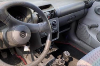 Pretensionneur de ceinture avant gauche OPEL CORSA B