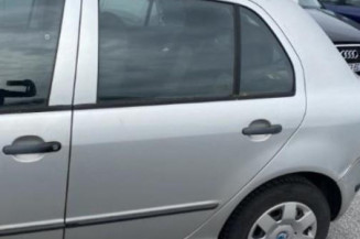 Serrure avant droit SKODA FABIA 1