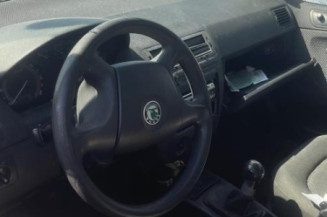 Serrure avant droit SKODA FABIA 1