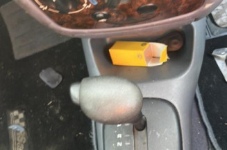 Serrure avant droit FORD FIESTA 4