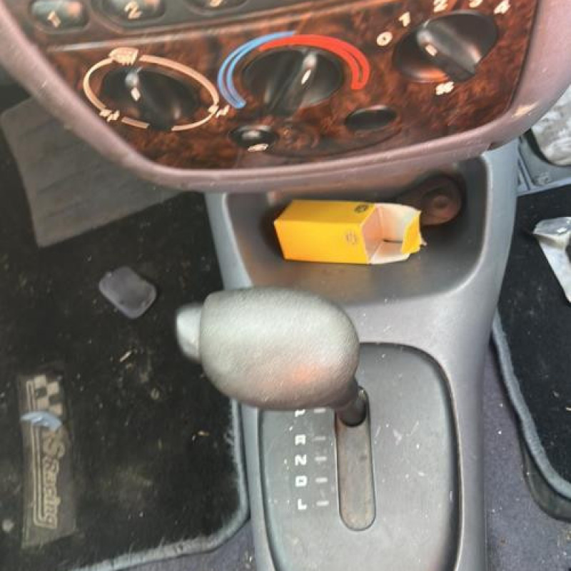 Serrure avant droit FORD FIESTA 4 Photo n°14