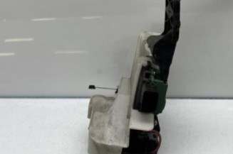 Serrure avant droit VOLKSWAGEN PASSAT 4