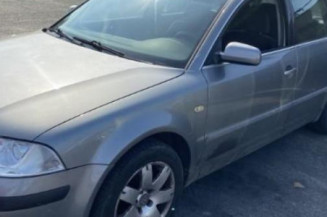 Serrure avant droit VOLKSWAGEN PASSAT 4