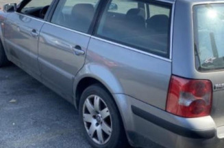 Serrure avant droit VOLKSWAGEN PASSAT 4