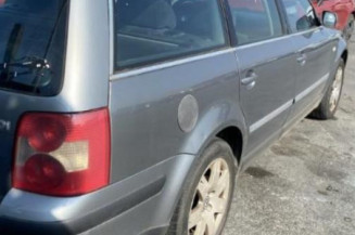 Serrure avant droit VOLKSWAGEN PASSAT 4