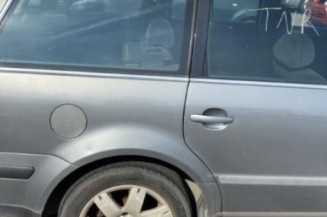 Serrure avant droit VOLKSWAGEN PASSAT 4