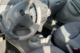 Serrure avant droit TOYOTA YARIS 1