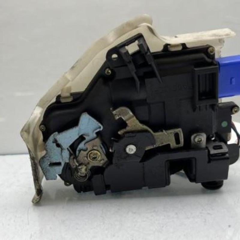 Serrure avant gauche VOLKSWAGEN GOLF 5 Photo n°4