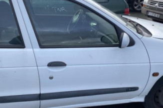 Moteur essuie glace arriere RENAULT MEGANE 1