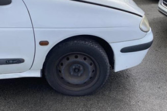 Moteur essuie glace arriere RENAULT MEGANE 1