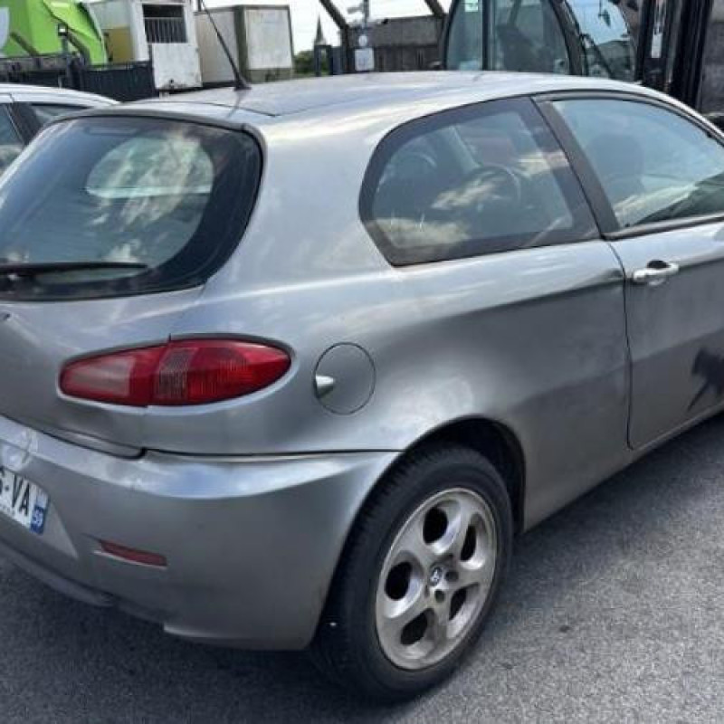 Porte avant droit ALFA ROMEO 147 Photo n°10