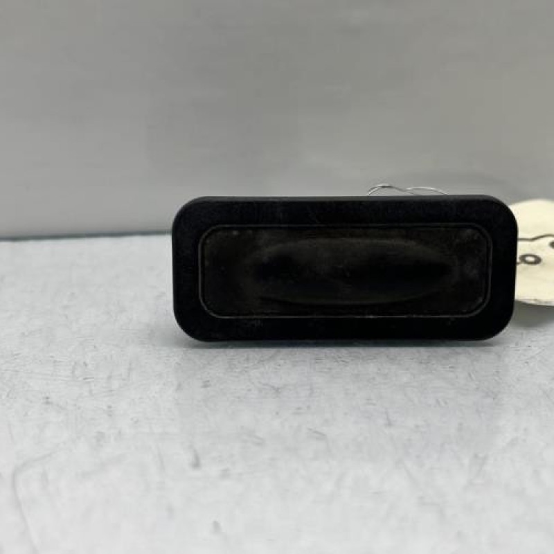Bouton de coffre RENAULT GRAND SCENIC 3 Photo n°1