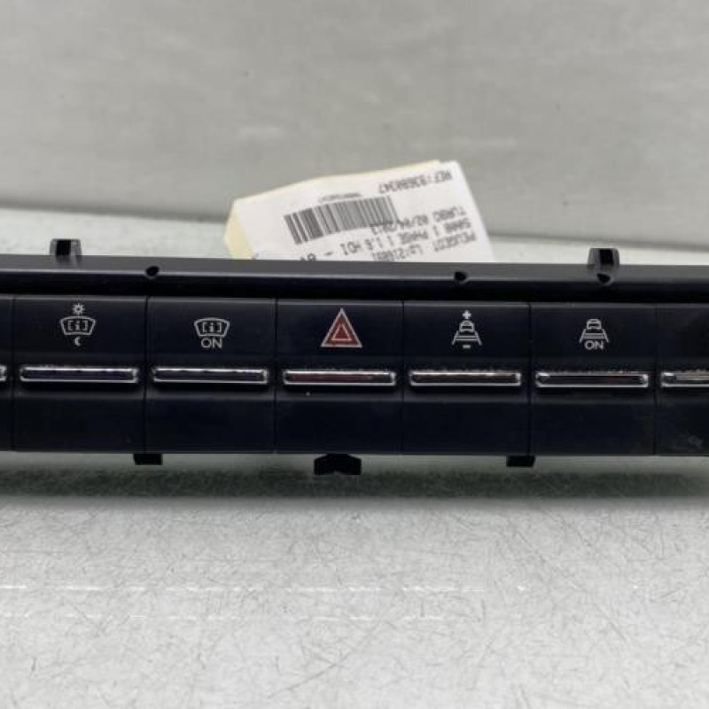 Bouton de warning PEUGEOT 5008 1 Photo n°1
