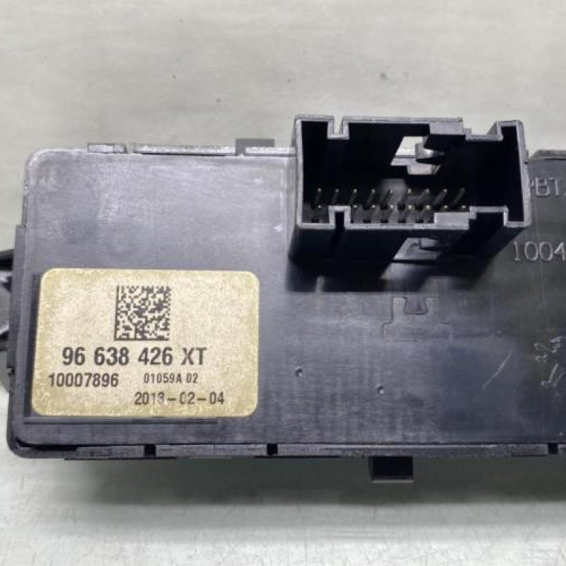 Bouton de warning PEUGEOT 5008 1 Photo n°4
