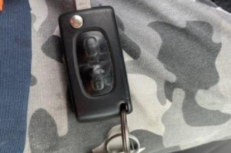 Bouton de warning PEUGEOT 5008 1