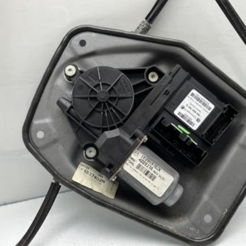 Leve vitre electrique avant droit VOLKSWAGEN GOLF 5 Photo n°4