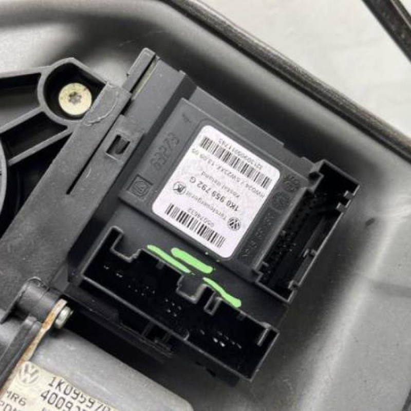 Leve vitre electrique avant droit VOLKSWAGEN GOLF 5 Photo n°6