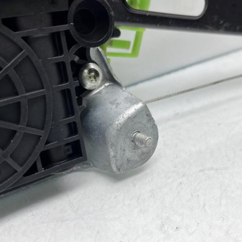 Leve vitre electrique arriere gauche BMW SERIE 3 E90 Photo n°3