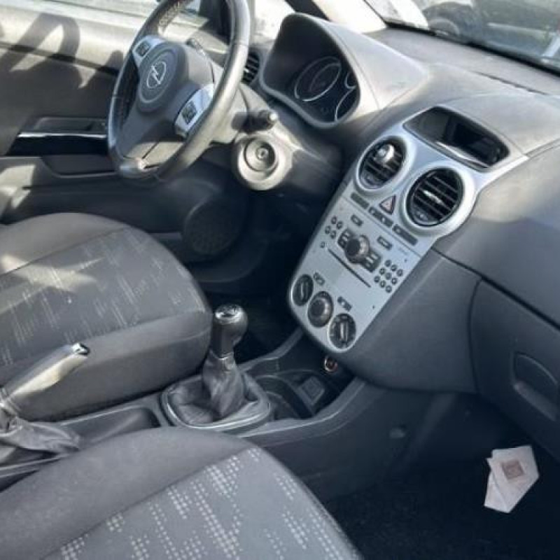 Moteur OPEL CORSA D Photo n°8