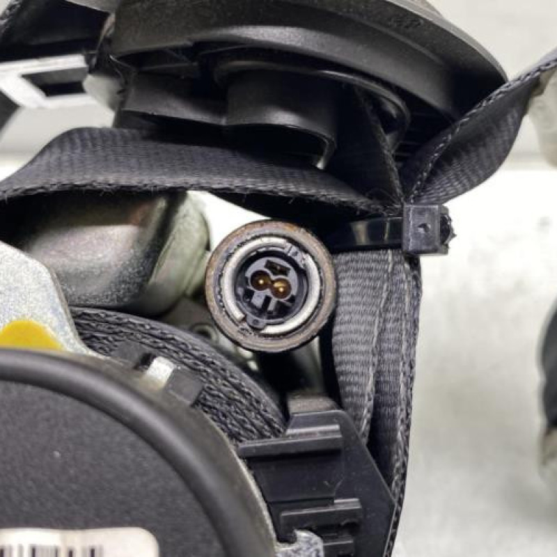 Pretensionneur de ceinture avant droit VOLKSWAGEN GOLF 6 Photo n°4