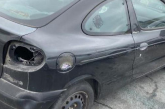 Serrure avant droit RENAULT MEGANE 1