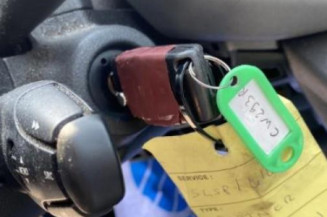 Attache ceinture avant droit PEUGEOT PARTNER 2