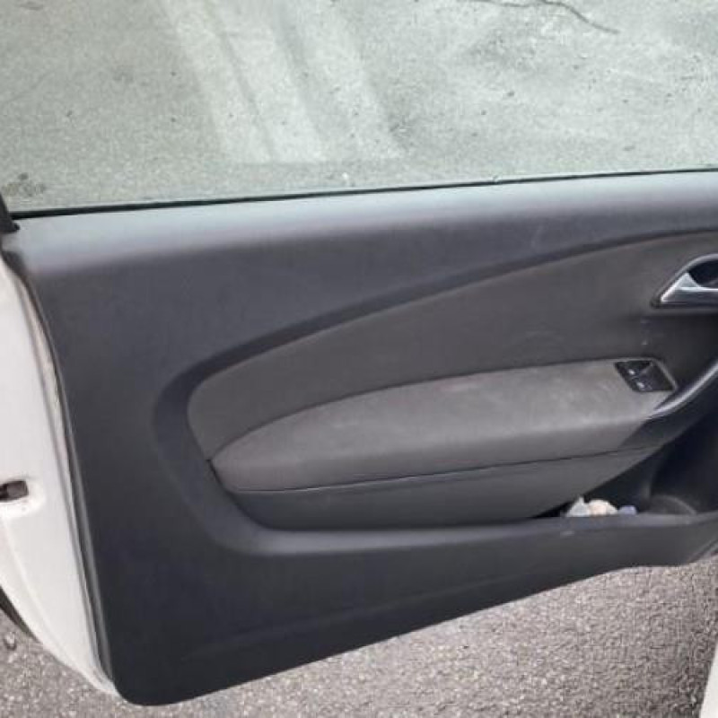 Attache ceinture avant droit VOLKSWAGEN POLO 5 Photo n°11