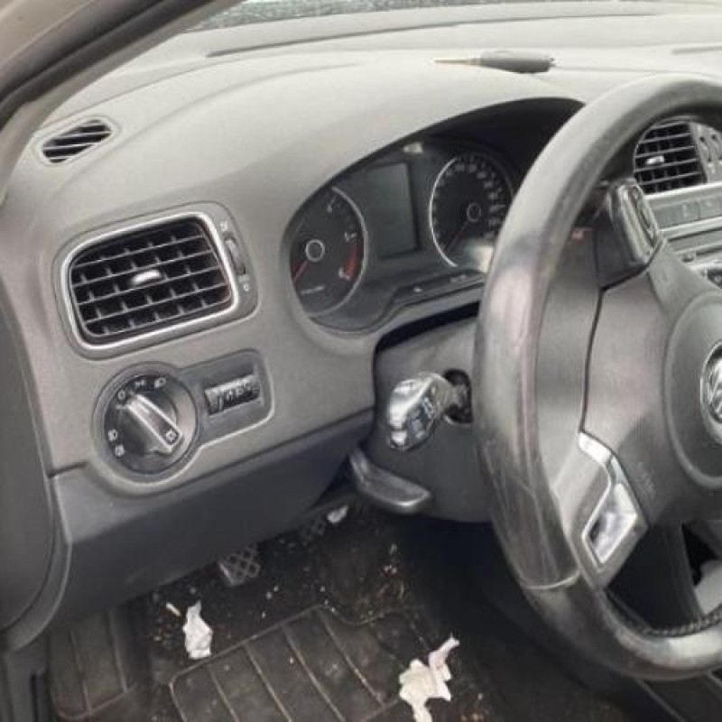 Attache ceinture avant droit VOLKSWAGEN POLO 5 Photo n°13