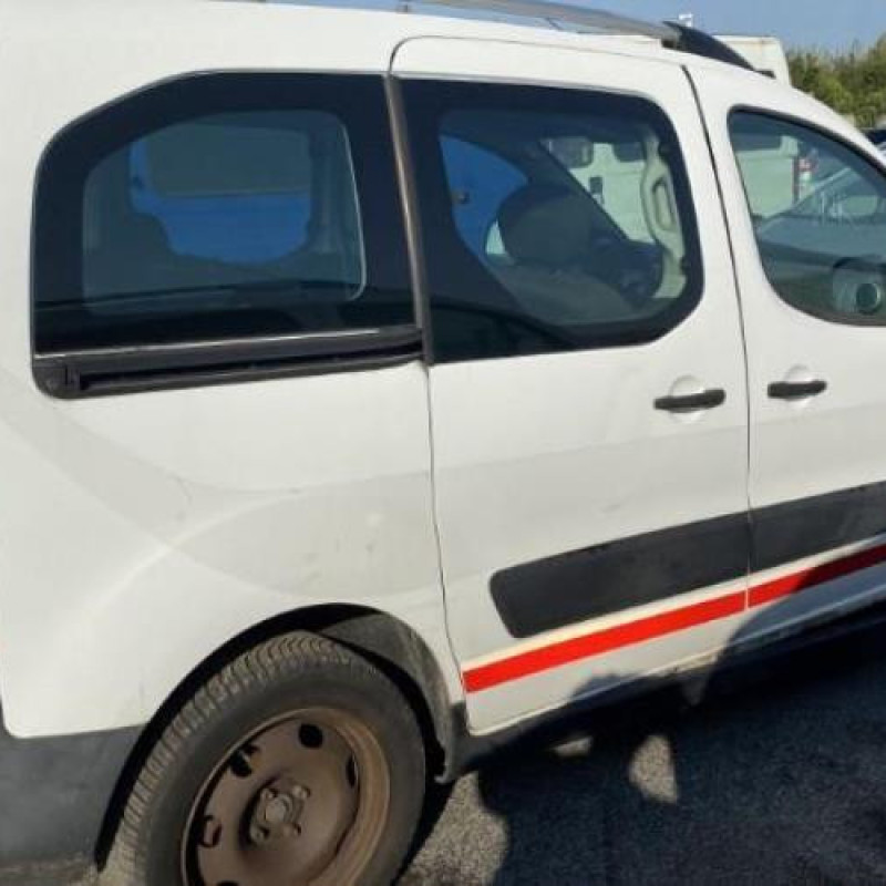 Feu arriere stop central CITROEN BERLINGO 2 Photo n°12