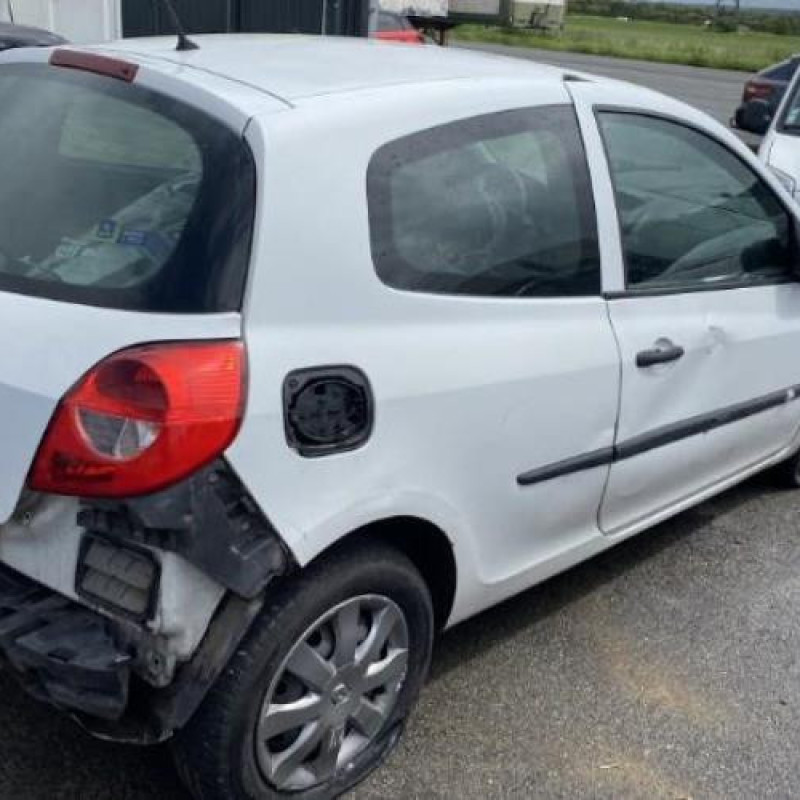 Boitier UCH RENAULT CLIO 3 Photo n°8