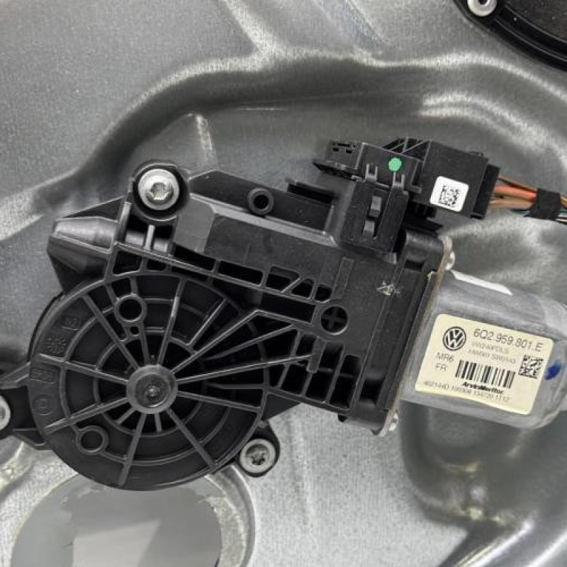 Leve vitre electrique avant droit VOLKSWAGEN POLO 4 Photo n°2