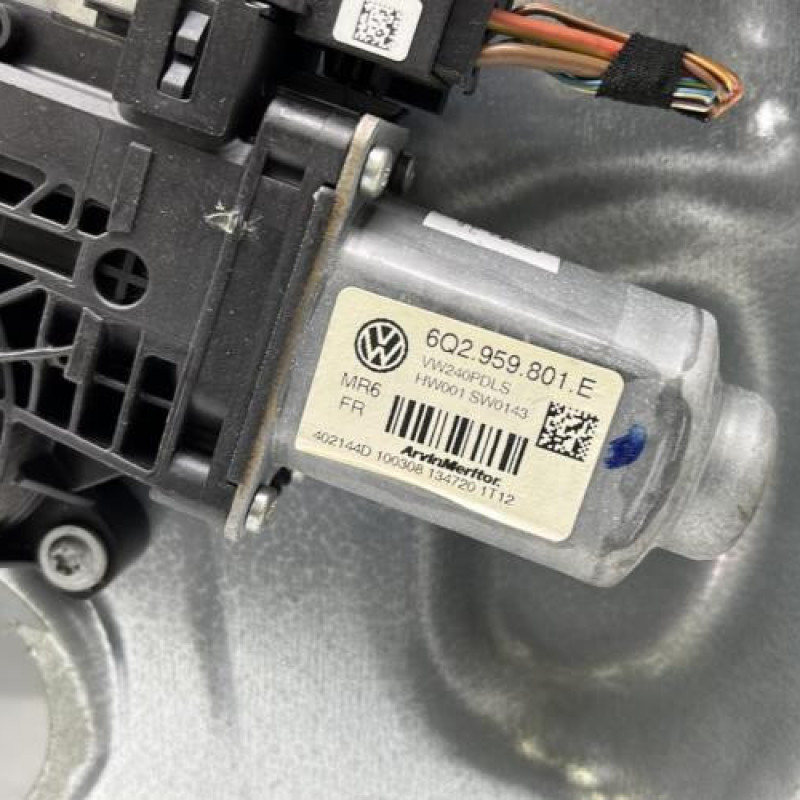 Leve vitre electrique avant droit VOLKSWAGEN POLO 4 Photo n°3