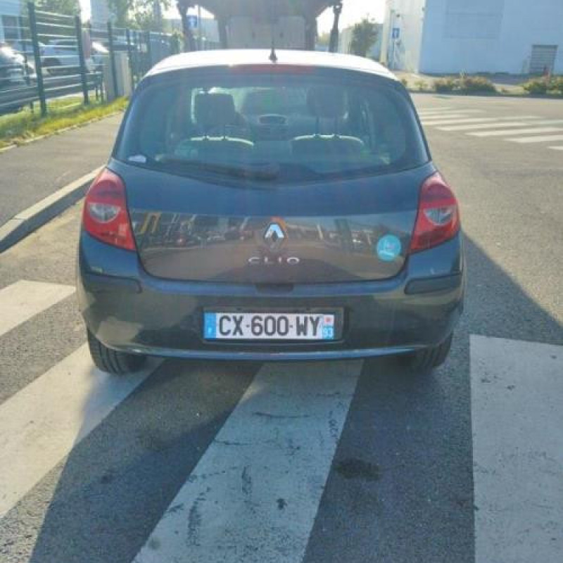 Moteur RENAULT CLIO 3 Photo n°3