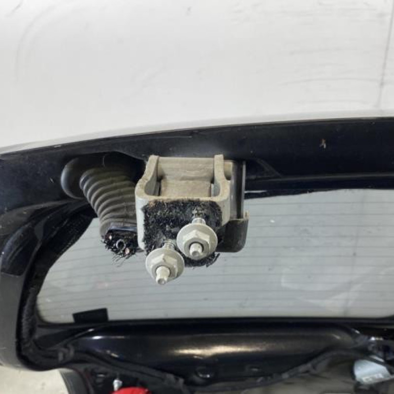 Malle/Hayon arriere VOLKSWAGEN PASSAT 5 Photo n°8