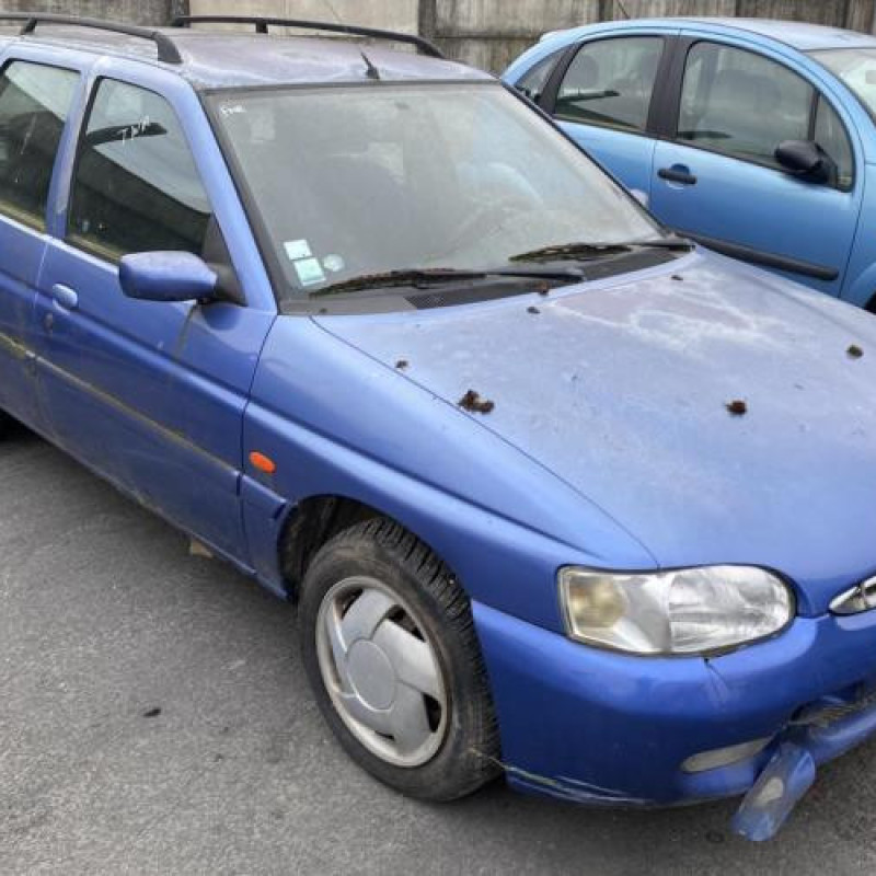 Feu arriere principal gauche (feux) FORD ESCORT 6 Photo n°5