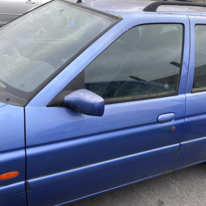 Feu arriere principal gauche (feux) FORD ESCORT 6 Photo n°9