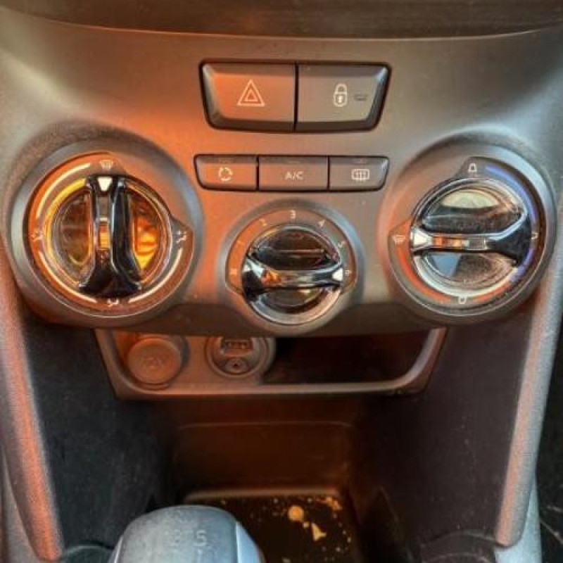 Leve vitre electrique avant droit PEUGEOT 208 1 Photo n°11