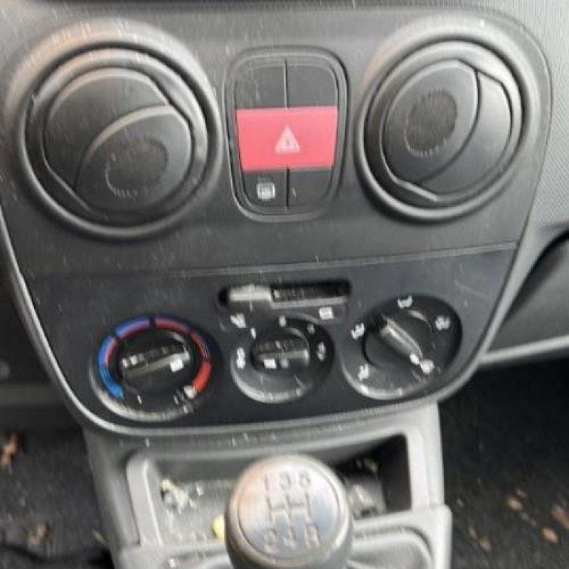 Air bag conducteur PEUGEOT BIPPER Photo n°8