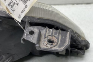 Optique avant principal gauche (feux)(phare) RENAULT LAGUNA 2