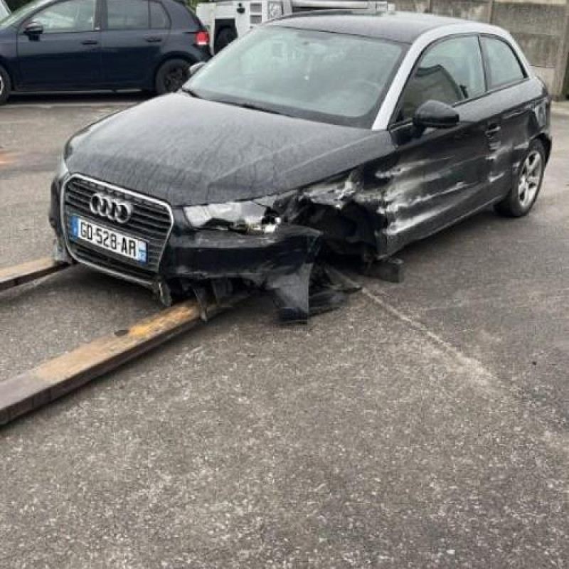 Poignee interieur avant gauche AUDI A1 1 Photo n°4