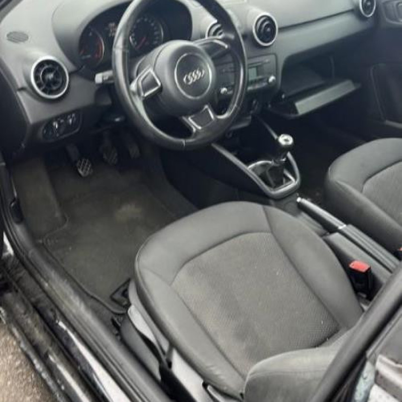 Poignee interieur avant gauche AUDI A1 1 Photo n°8