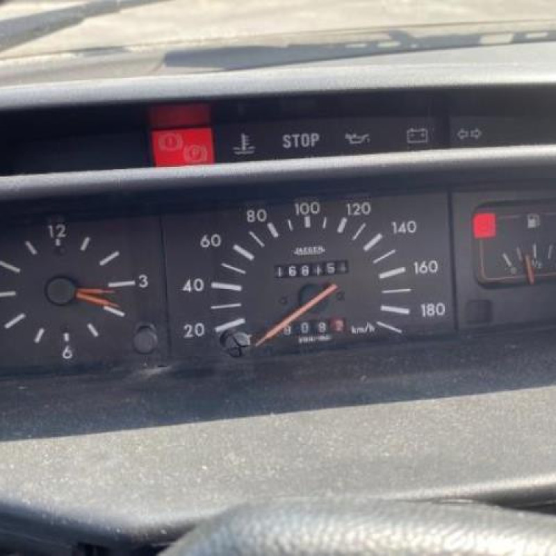 Leve vitre electrique avant droit PEUGEOT 205 Photo n°7