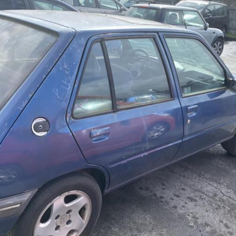 Leve vitre electrique avant droit PEUGEOT 205 Photo n°10