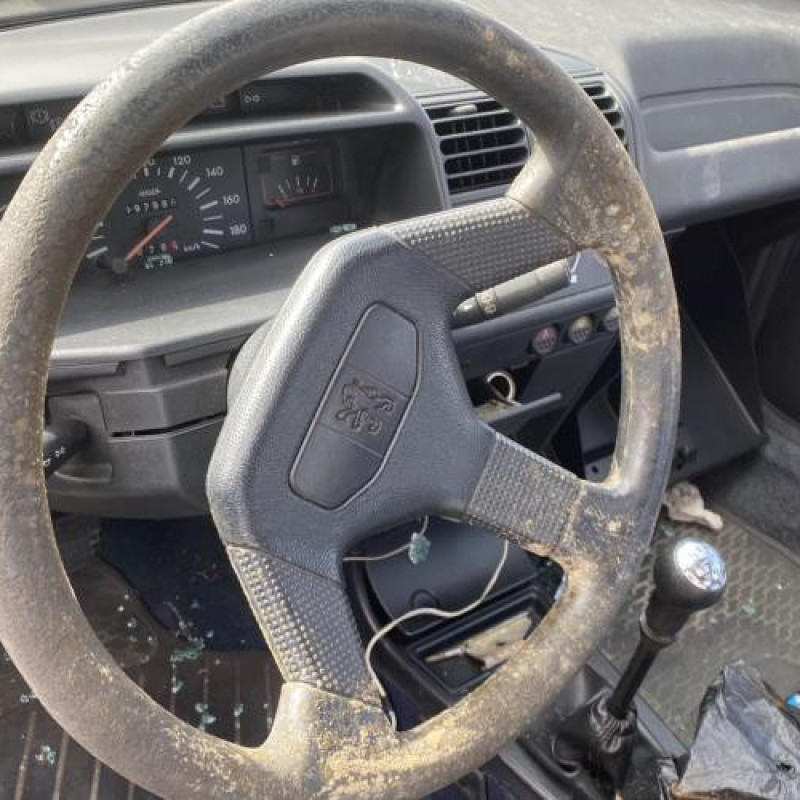 Leve vitre electrique avant droit PEUGEOT 205 Photo n°16