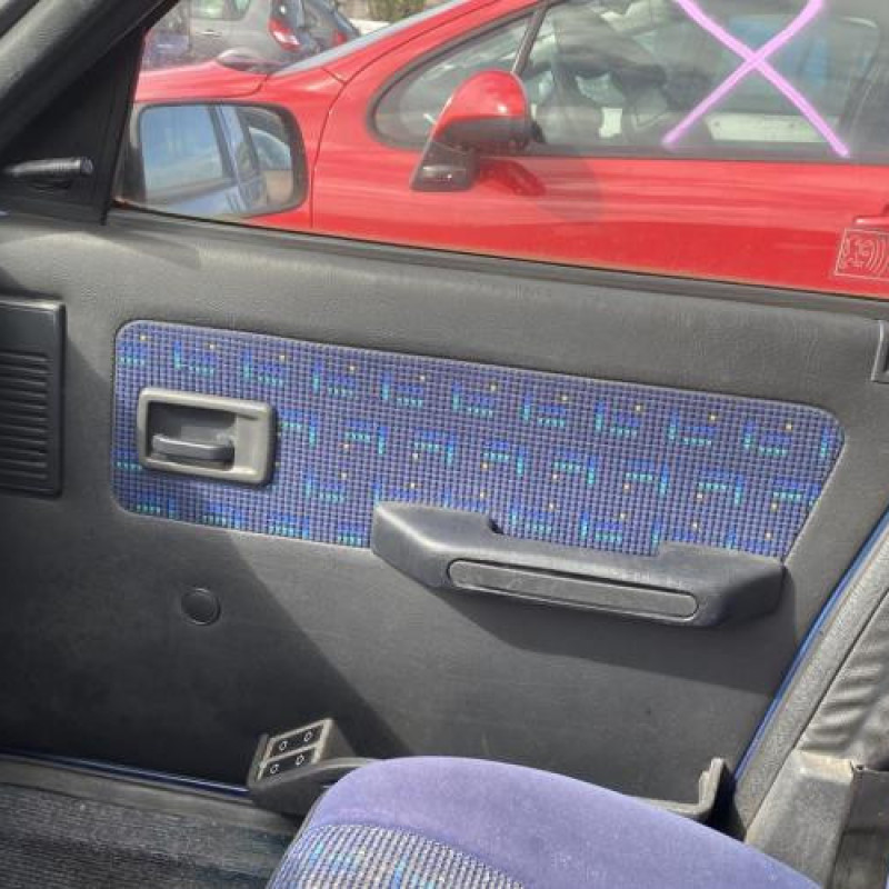 Leve vitre electrique avant droit PEUGEOT 205 Photo n°19