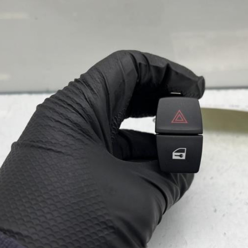 Bouton de warning BMW SERIE 1 F20 Photo n°1