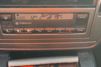 Serrure avant droit VOLKSWAGEN PASSAT 4