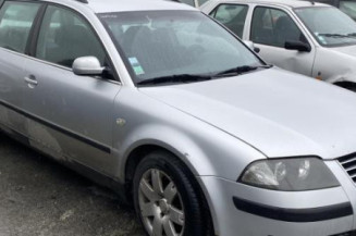 Serrure avant droit VOLKSWAGEN PASSAT 4